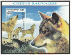 Почтовый блок. Камбоджа 2001 год. Иберийский волк (Canis lupus signatus)
