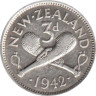  Новая Зеландия. 3 пенса 1942 год. Скрещенные вахайки. 