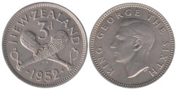 Новая Зеландия. 3 пенса 1952 год. Скрещенные вахаики.