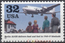 Марка. США 1998 год. 50-й Берлинский воздушный перелет.