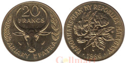 Мадагаскар. 20 франков 1986 год. Зебу. Хлопчатник.