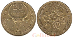 Мадагаскар. 20 франков 1989 год. Зебу. Хлопчатник.