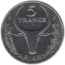  Мадагаскар. 5 франков 1984 год. Зебу. Молочай красивейший. 